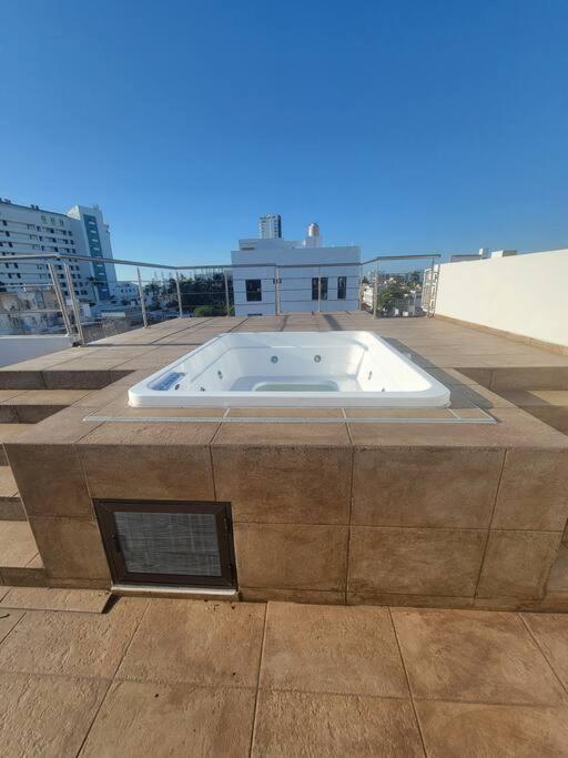 2Br-3Ba Condo Block From Beach W Rooftop Jacuzzi 马萨特兰 外观 照片