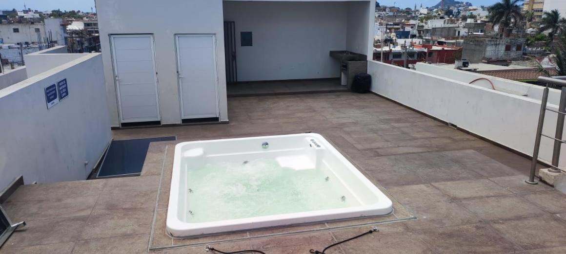 2Br-3Ba Condo Block From Beach W Rooftop Jacuzzi 马萨特兰 外观 照片